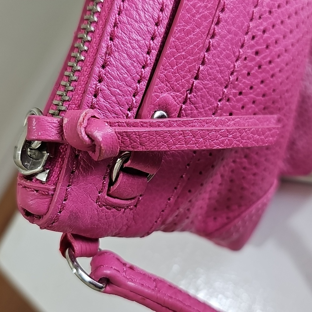 Banana Republic Bubblegum Pink Leather Ziptop Wristlet EUC - Picture 15 of 15